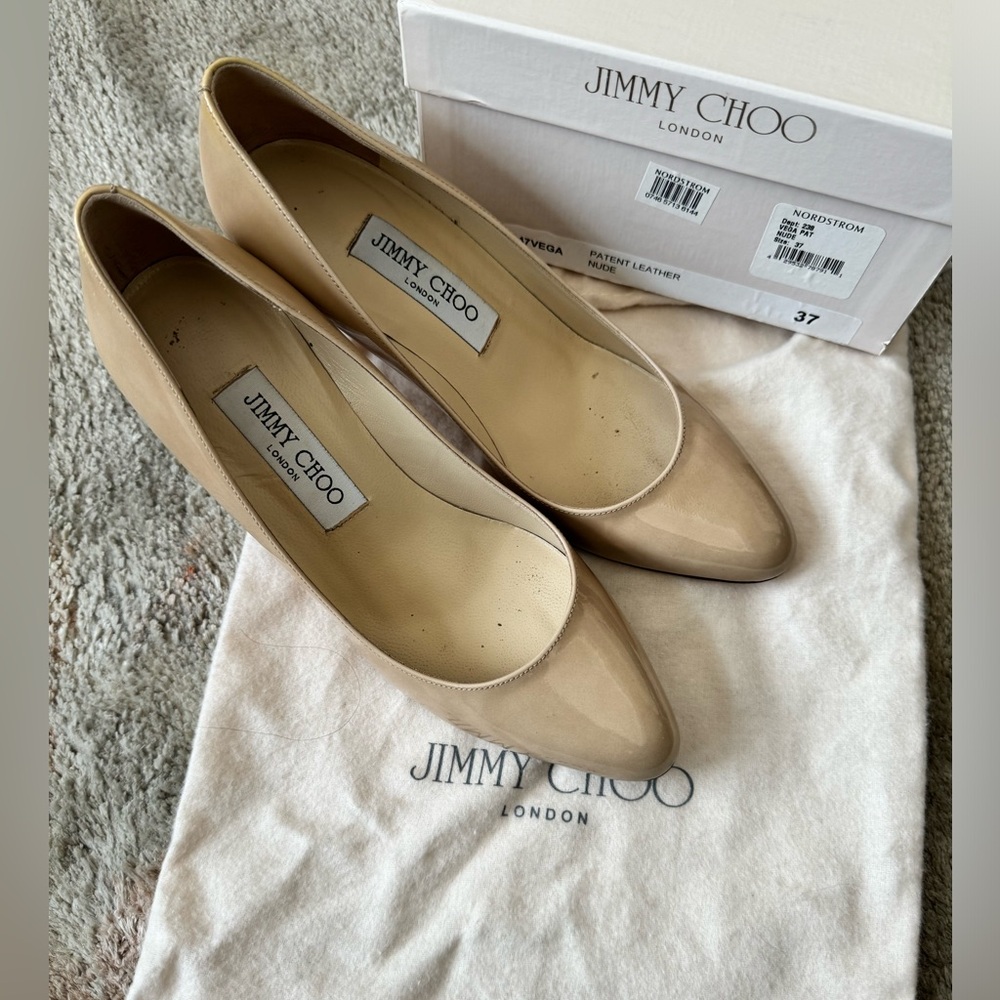 Pre-Loved Jimmy Choo patent leather nude, rounded toe with low heel.